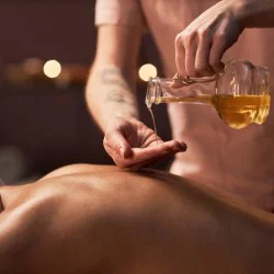 Масаж с балийски етерични масла с дрениращо действие