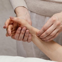 Relieve muscle tension and pain with a traditional Urat massage