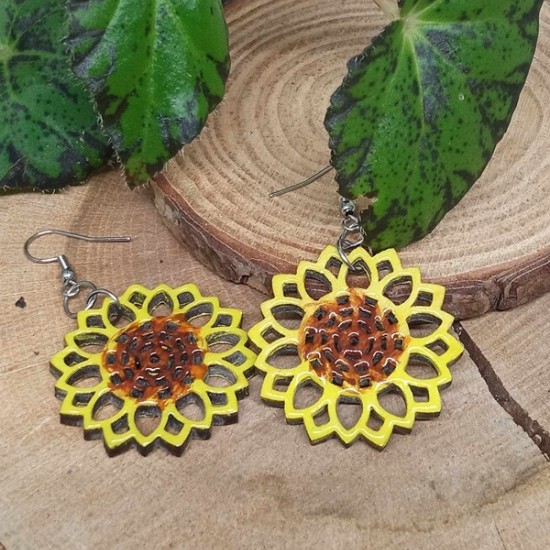 Впуснете се в едно креативно занимание с уъркшоп по Рисуване на бижута върху дървена основа за двама от Makaroon