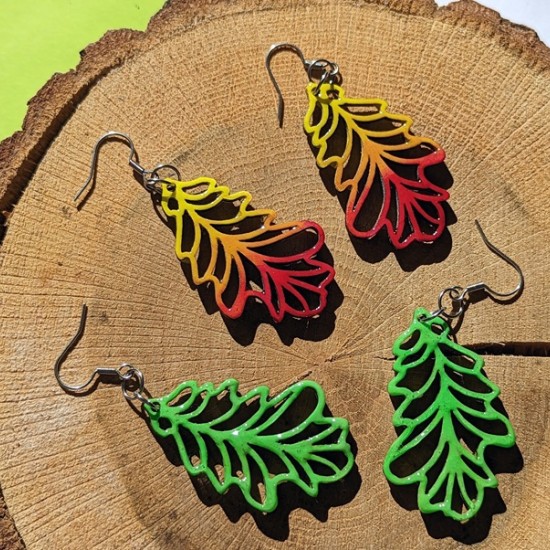 Впуснете се в едно креативно занимание с уъркшоп по Рисуване на бижута върху дървена основа за двама от Makaroon