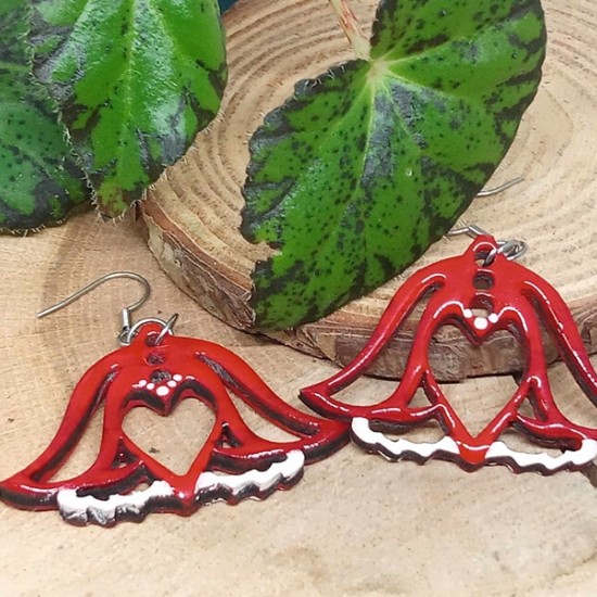 Впуснете се в едно креативно занимание с уъркшоп по Рисуване на бижута върху дървена основа за двама от Makaroon