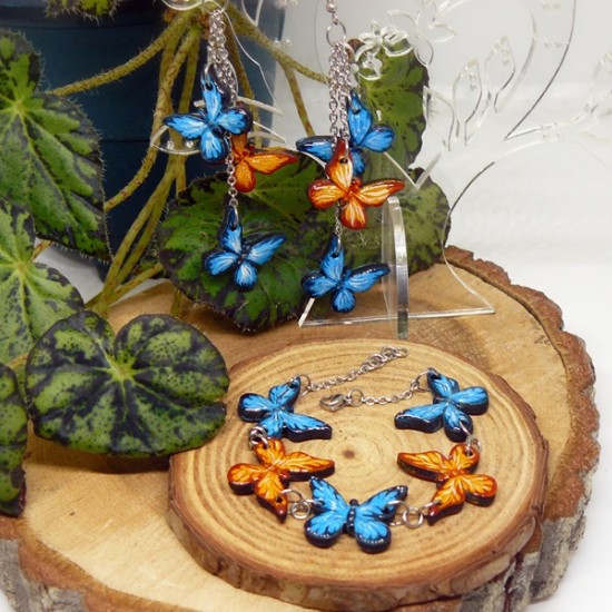 Впуснете се в едно креативно занимание с уъркшоп по Рисуване на бижута върху дървена основа за двама от Makaroon