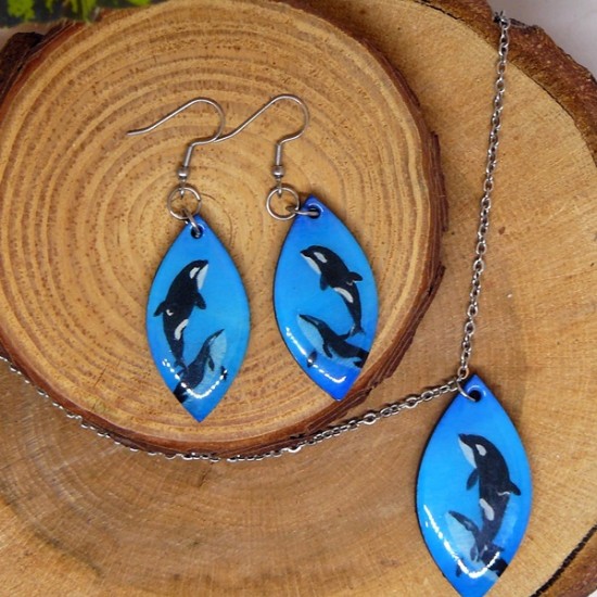 Впуснете се в едно креативно занимание с уъркшоп по Рисуване на бижута върху дървена основа за двама от Makaroon