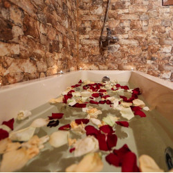 Overnight stay for two in a wooden eco-house in Leshten + Decoration of rose leaves and candles