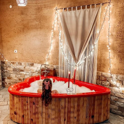 A romantic overnight stay for two in the "Zemlyanka" eco-house in Leshten