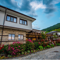 Give the gift of a wine adventure with a "Two overnights at Villa Justina"