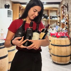 Дегустация на 7 вида лимитирано вино с включен кетъринг във Велико Търново Дегустация на 7 вида лимитирано вино с включен кетъринг във Велико Търново