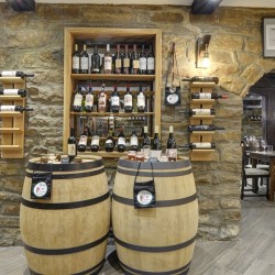 Дегустация на 5 вида вино с включен кетъринг във Велико Търново