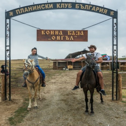 Horseback riding in nature near Bansko for two people