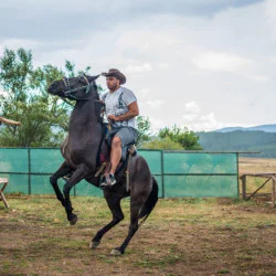 Конна езда сред природата близо до Банско