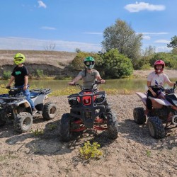 Разходка на АТВ край Пловдив – за 2 възрастни и дете от 10 до 13 години.