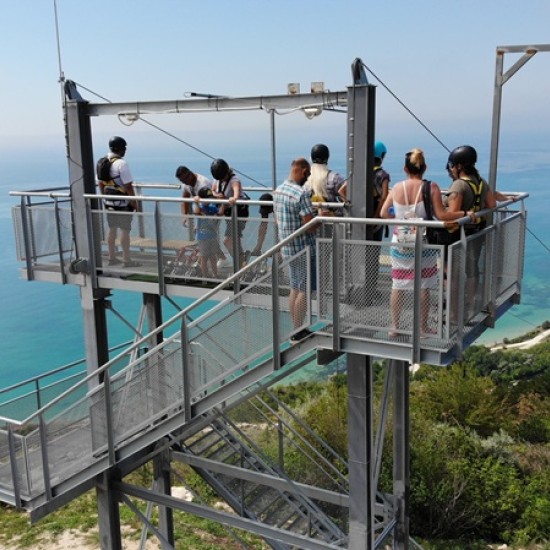 Понесете се над вълните и усетете адреналина с Зип Лайн eкстремно спускане за двама в с. Топола от Makaroon