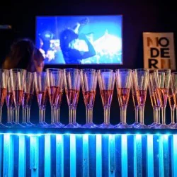 Астрологична прогноза на по коктейл от Be Astro за двама души – научете какво са ви подготвили планетите