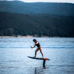 Водно забавление с "Урок по e-foil на яз. Въча около Пловдив"