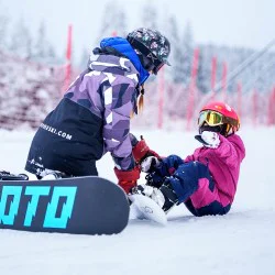Урок по ски или сноуборд + професионална фотосесия за деца до 5 години в Пампорово