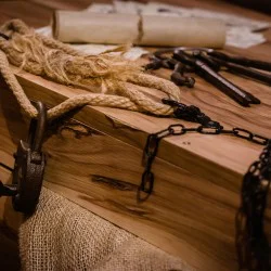 Избягай от стаята за един час: Клопката, ескейп стая за петима