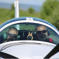 Сбъднете мечта с "Урок по пилотиране на двуместен самолет край Ихтиман" Сбъднете мечта с "Урок по пилотиране на двуместен самолет край Ихтиман"