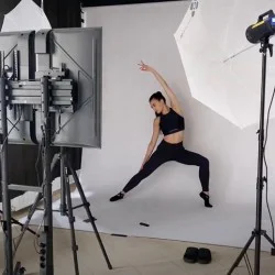 Станете фотограф с “Автопортрет във фотоателие”