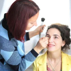 Бъди неотразима с професионален грим в град Варна