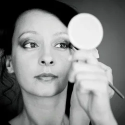 Бъди неотразима с професионален грим в град Варна