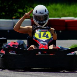 Картинг за един човек – предизвикателство и динамика на пистата