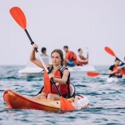 Съберете слънчеви лъчи и морски бриз с Излет с каяк за двама човека край Варна 