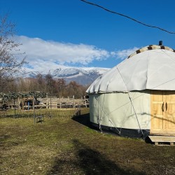 Нощувка + конна езда и вечеря в юрта в конен двор Странник, Карлово 