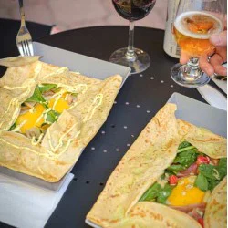 Брънч с палачинки за двама в Le Soleil Crepes and Coffee + 2 алкохолни напитки по избор