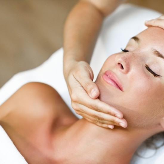 Постигнете по-млада, стегната и сияйна кожа с Остеоестетика на лице от Makaroon Постигнете по-млада, стегната и сияйна кожа с Остеоестетика на лице от Makaroon