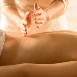 Възобновете тялото си с „Възстановителен масаж в София“