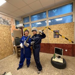 Разбий стреса в стая на гнева във Варна за трима души Разбий стреса в стая на гнева във Варна за трима души