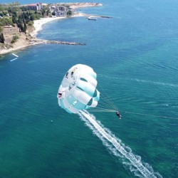 Невероятна гледка към морето от въздуха с Парасейлинг за двама в Несебър Невероятна гледка към морето от въздуха с Парасейлинг за двама в Несебър