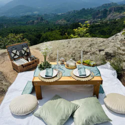 Романтика, мистика и хубава храна с "Пикник за двама край Белоградчик"