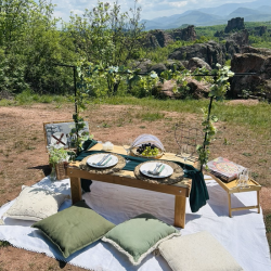 Романтика, мистика и хубава храна с "Пикник за двама край Белоградчик"