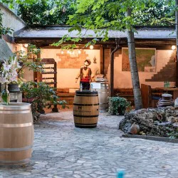 Посещение на музея на ракията с включена дегустация на 3 ракии за двама души