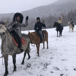 Урок по конна езда край Своге и стрелба с лък за двама души