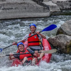 Приключение с каяк по река Струма + спускане с въжен тролей