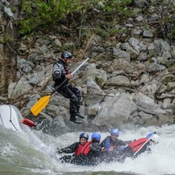 Рафтинг, каньонинг и въжен тролей на река Струма - приключение с тройна доза адреналин