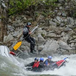 Рафтинг, каньонинг и въжен тролей на река Струма - приключение с тройна доза адреналин Рафтинг, каньонинг и въжен тролей на река Струма - приключение с тройна доза адреналин