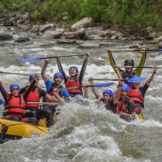 Подарете си ден, пълен с приключения с Рафтинг, каньонинг и въжен тролей на река Струма от Makaroon Подарете си ден, пълен с приключения с Рафтинг, каньонинг и въжен тролей на река Струма от Makaroon