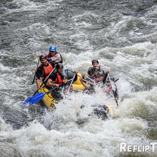 Подарете си ден, пълен с приключения с Рафтинг, каньонинг и въжен тролей на река Струма от Makaroon Подарете си ден, пълен с приключения с Рафтинг, каньонинг и въжен тролей на река Струма от Makaroon