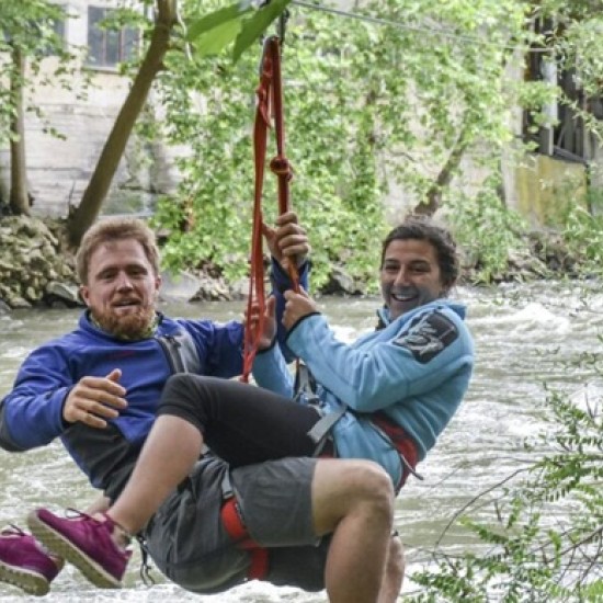 Подарете си ден, пълен с приключения с Рафтинг, каньонинг и въжен тролей на река Струма от Makaroon Подарете си ден, пълен с приключения с Рафтинг, каньонинг и въжен тролей на река Струма от Makaroon