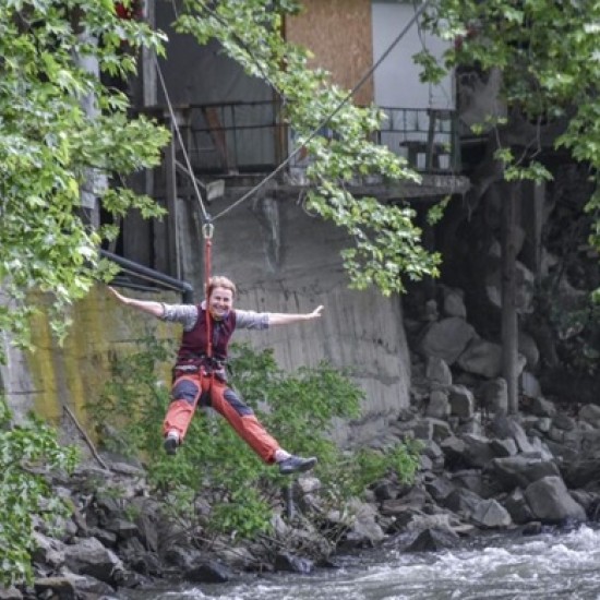 Подарете си ден, пълен с приключения с Рафтинг, каньонинг и въжен тролей на река Струма от Makaroon Подарете си ден, пълен с приключения с Рафтинг, каньонинг и въжен тролей на река Струма от Makaroon