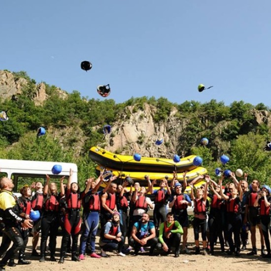 Подарете си ден, пълен с приключения с Рафтинг, каньонинг и въжен тролей на река Струма от Makaroon Подарете си ден, пълен с приключения с Рафтинг, каньонинг и въжен тролей на река Струма от Makaroon