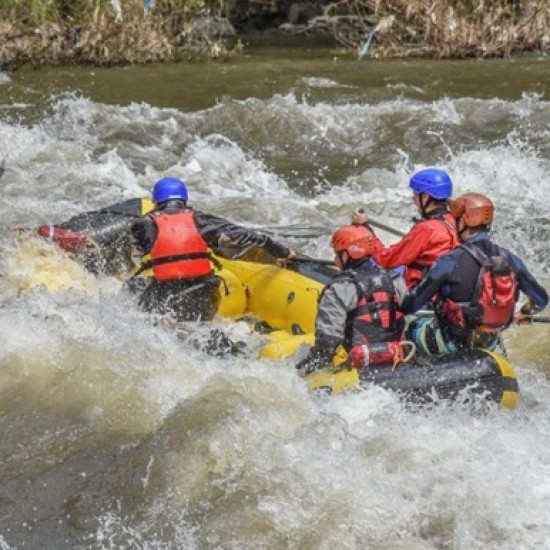 Подарете си ден, пълен с приключения с Рафтинг, каньонинг и въжен тролей на река Струма от Makaroon