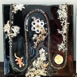 Създайте колаж с епоксидна смола и нестандартни елементи – монети, гайки, кламери Създайте колаж с епоксидна смола и нестандартни елементи – монети, гайки, кламери