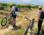 С колело сред природата + хубаво вино с „Велотур от винарна Рупел до винарна Орбелус за двама“ от Makaroon С колело сред природата + хубаво вино с „Велотур от винарна Рупел до винарна Орбелус за двама“ от Makaroon