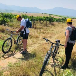 Съчетайте винения туризъм със спорт с Велотур от винарна Рупел до винарна Орбелус за двама + 2 винени дегустации Съчетайте винения туризъм със спорт с Велотур от винарна Рупел до винарна Орбелус за двама + 2 винени дегустации