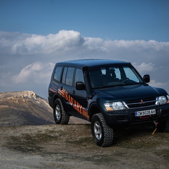 Приключение сред гъстите иглолистни гори с ''Офроуд разходка с джип във Варна'' от Makaroon Приключение сред гъстите иглолистни гори с ''Офроуд разходка с джип във Варна'' от Makaroon