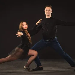 Индивидуален урок по салса или бачата за двама с чаша вино в Пловдив  Индивидуален урок по салса или бачата за двама с чаша вино в Пловдив